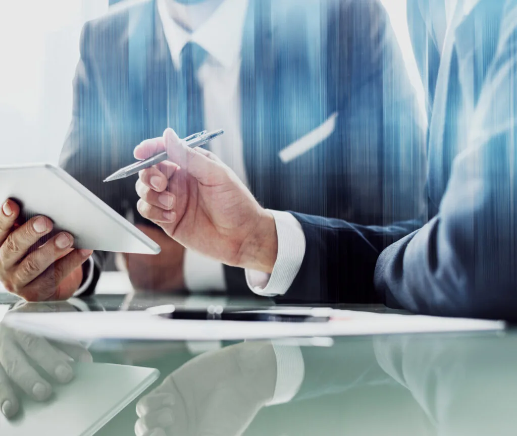 abogado y cliente para cancelar sus deudas